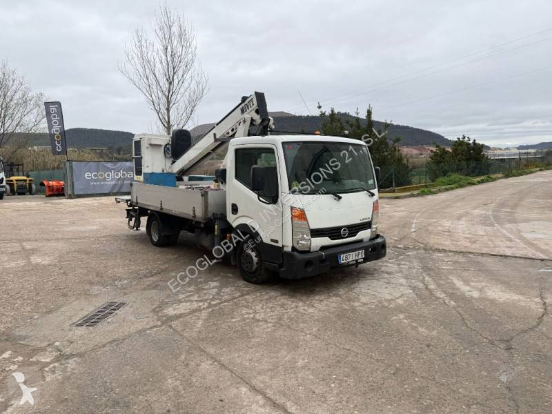 Camion Nissan NT400