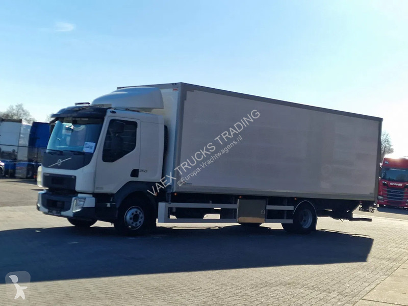 Kamion Volvo FL 250 4x2 Box truck, loading...
