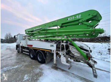 Camion pompe à béton Mercedes