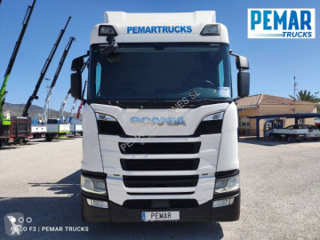 Camión grúa caja abierta Scania