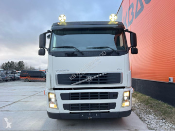 Camion gru Volvo