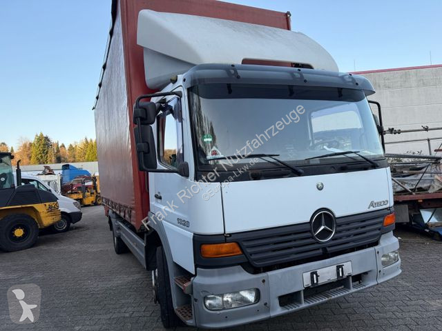 Kamion Mercedes...