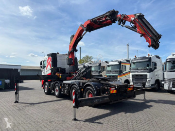 Camion grue Volvo