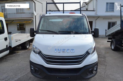 Con volquete Iveco nueva