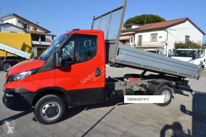 Con volquete Iveco