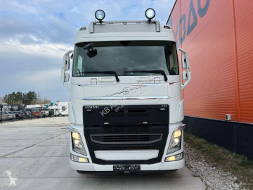 Camion grue Volvo