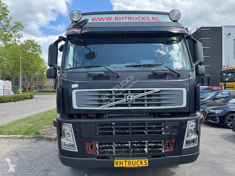 Kamion Volvo 440 8X4 EURO 5 + CABELLIFT TIPPER