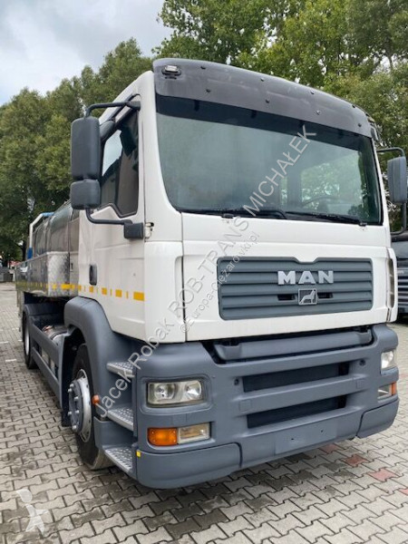 Camião MAN 18-413