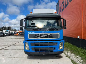 Camion grue Volvo