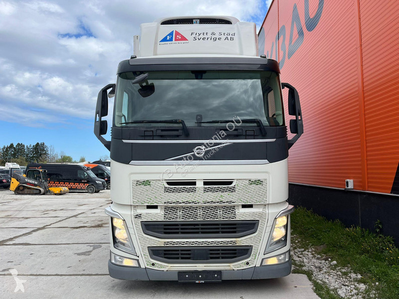 Kamion Volvo FH  6x2*4 T-1000R / Box L=7437 mm
