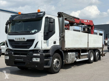 Camión grúa caja abierta Iveco
