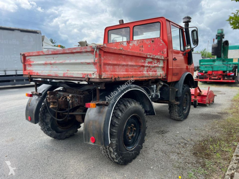 Kamion Mercedes Unimog U 424 2-Achs...