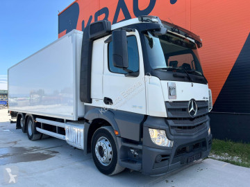 Camion fourgon Mercedes
