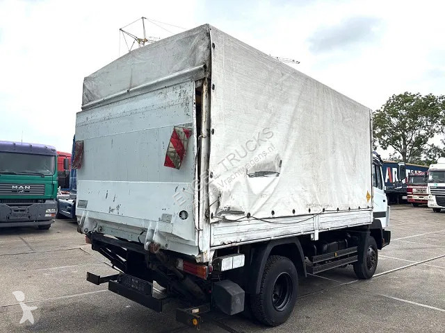 Camion Mercedes LK  (6-CILINDER) WITH TENT BOX...