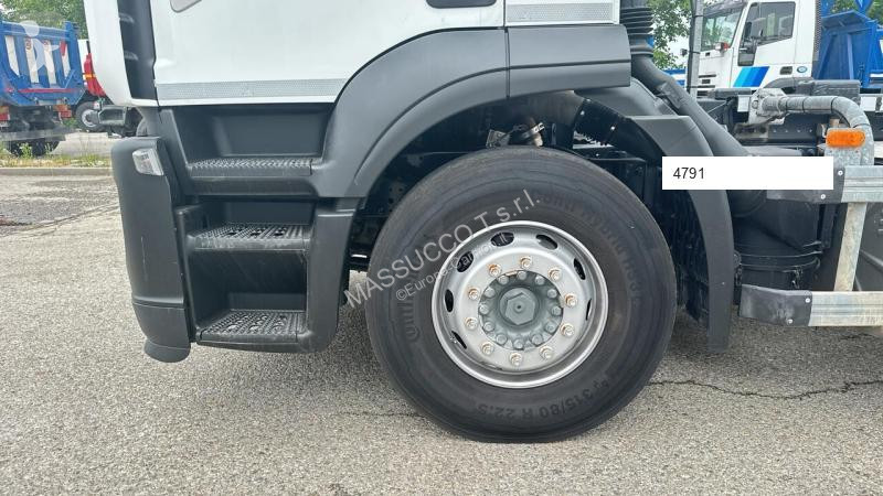 Kamion Iveco 460