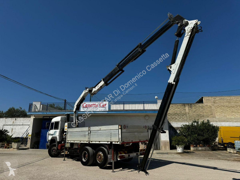 Camião Iveco FIAT 240.36 CON CASSONE FISSO+GRU