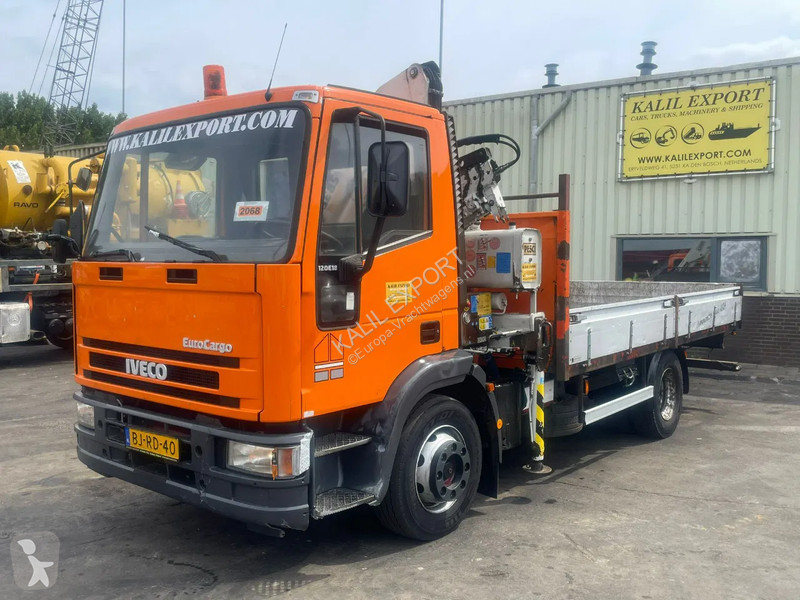 Kamion Iveco 120E18 Pesi SE85 Crane Open Box...