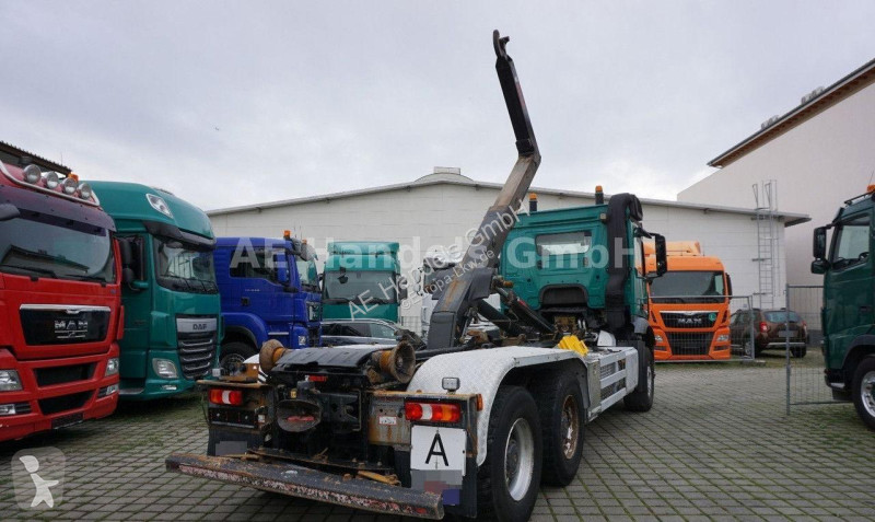 Vrachtwagen Mercedes 3348