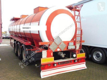 Camion citerne produits chimiques Kässbohrer