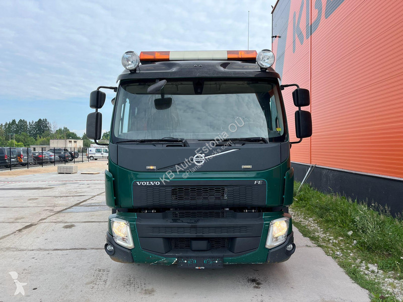 Kamion Volvo 350 6x2*4 BOX L=5383 mm