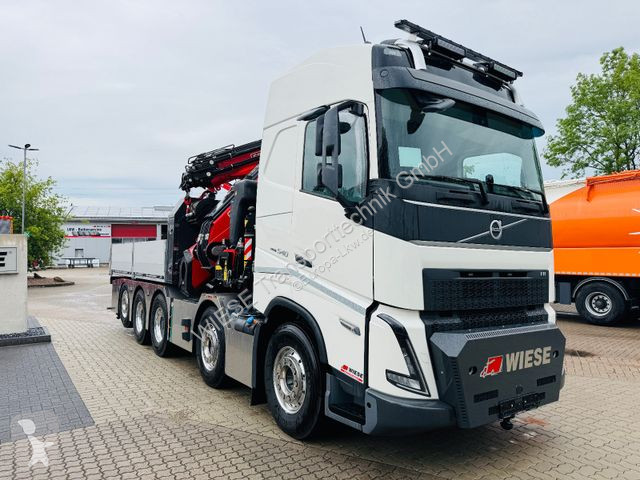 Traktor Volvo 10x4 mit F1150 Ladekran,...