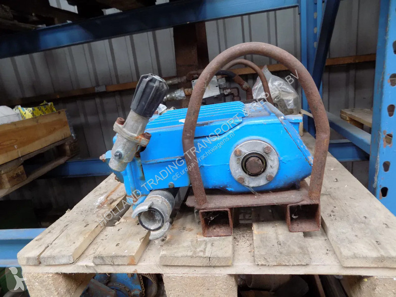 Kamion  hoge drukpomp[ -high pressure pump