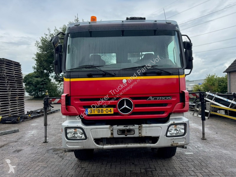 Camion Mercedes ACTROS 3741 8X4 STEEL SUSPENSION
