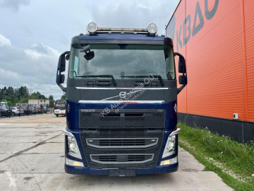 Camión plataforma Volvo
