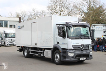 Camion fourgon Mercedes