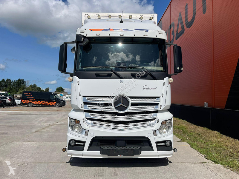 Camion Mercedes 6x2*4 BOX L=7401mm