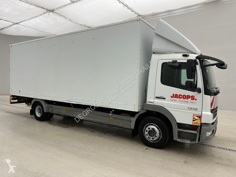 Vrachtwagen Mercedes 1218
