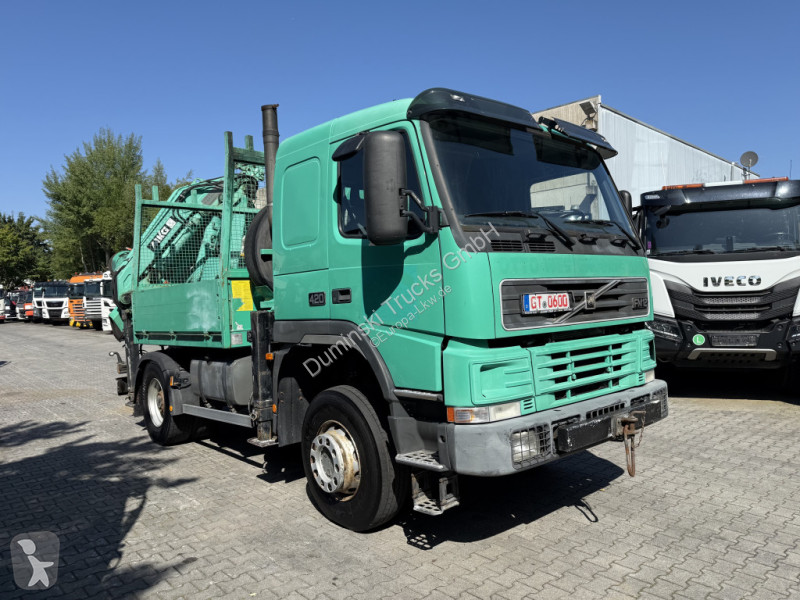 Camión Volvo 420 4X4 Kran MKG 300 bis 24 Meter