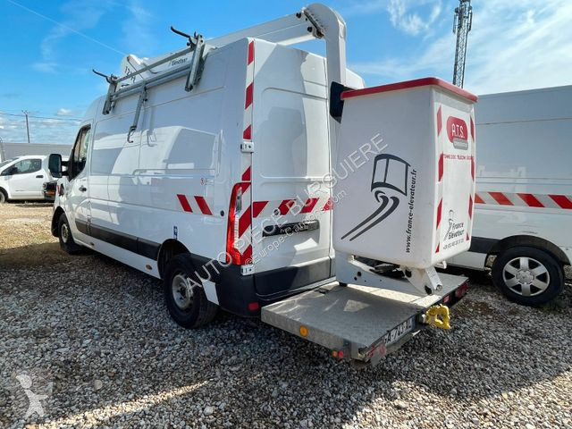 Véhicule utilitaire Renault III 2.3 DCi 146...