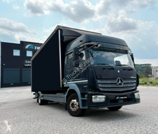 Camion fourgon Mercedes
