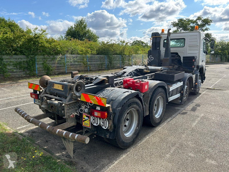 Camion Volvo 8x4 Container lifts 2013