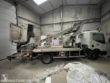 Utilitaire nacelle Nissan
