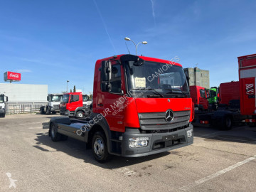 Camión chasis Mercedes nuevo