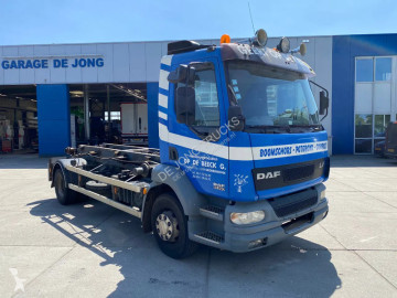Camion porte containers DAF