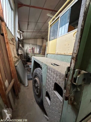 Camion plateau Unic