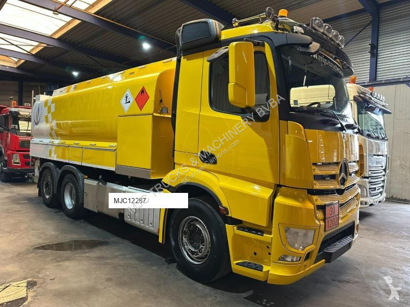 Lastbil Mercedes 16.000 L - 4 COMPARTIMENTS