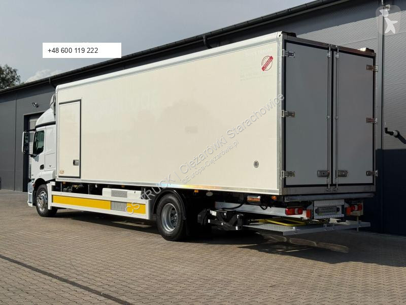 Vrachtwagen Mercedes 1824 chłodnia...