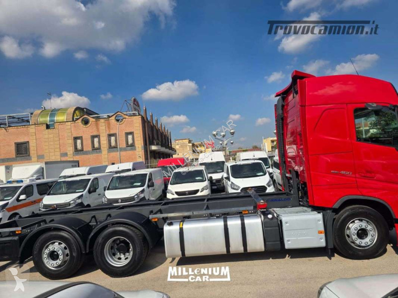 شاحنة Volvo VOLVO  460 PORTACASSE L/TELAIO 2023
