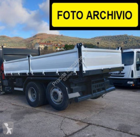 شاحنة قلابة ذات تفريغ خلفي وجانبي Iveco