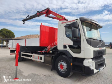 Camión grúa caja abierta Volvo