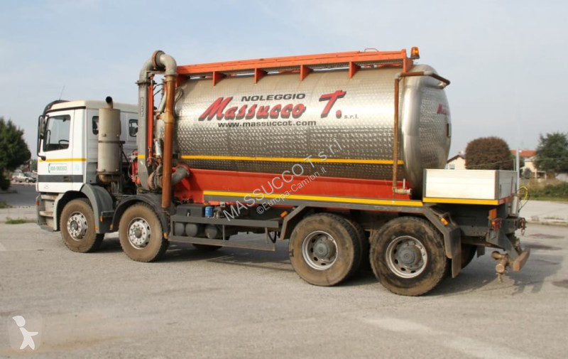 شاحنة Mercedes 3243