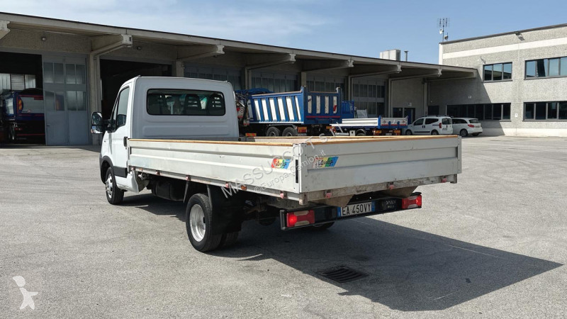 شاحنة Iveco DAILY 35C13 4x2