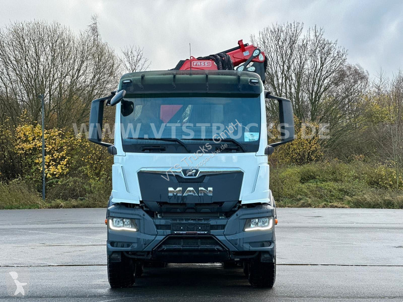 Грузовик MAN 35.470 8x4 Pritsche + FASSI F345RB...