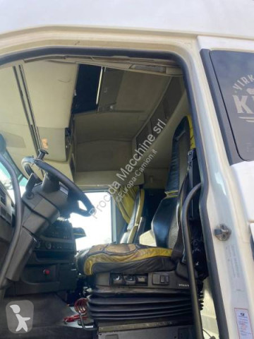 شاحنة حاملة آليات Volvo