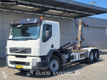 شاحنة ناقلة حاويات متعددة الأغراض Volvo