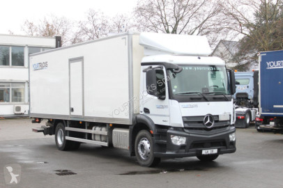 شاحنة عربة مقفلة Mercedes